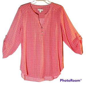 Kim Rogers lg pink blouse features a geometric pattern/v-neckline 333